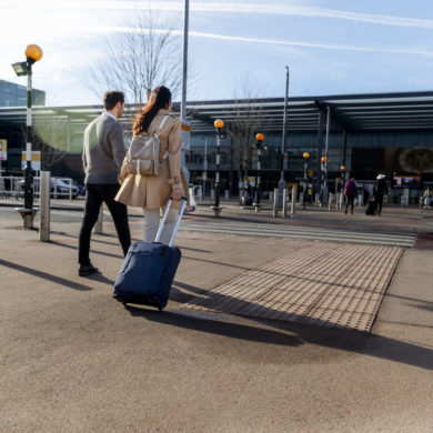 full-shot-couple-walking-with-baggage